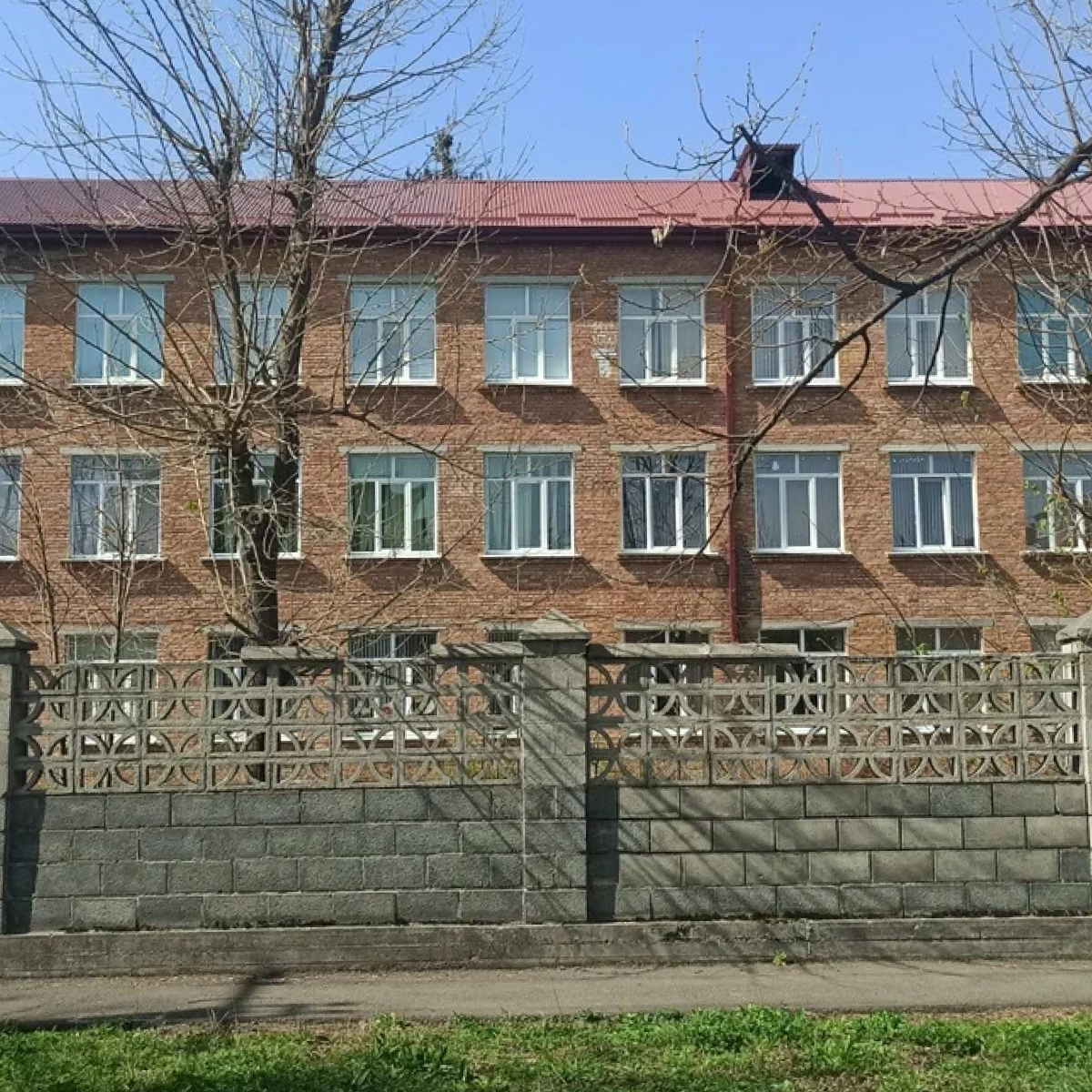 Фотография школы.